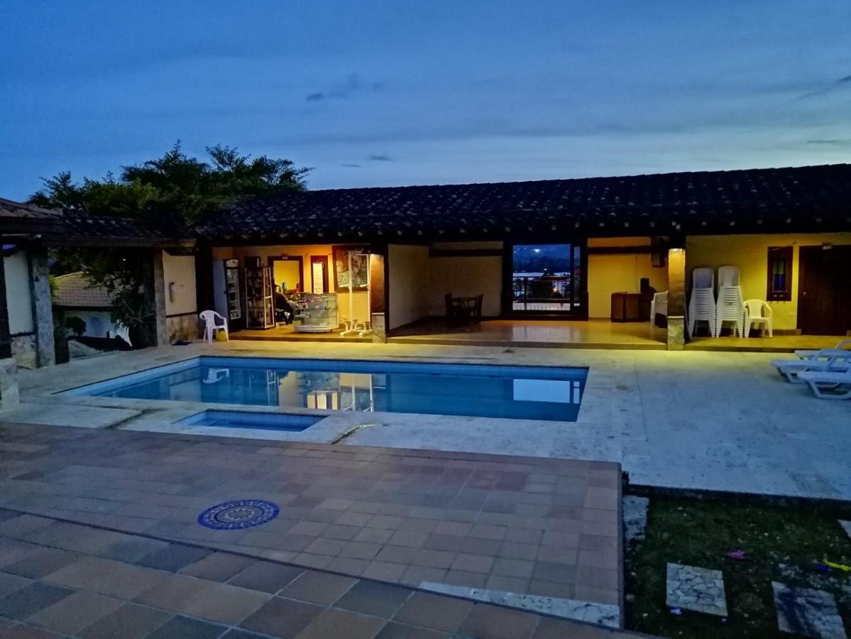 Hostal Hollywood Inn Rionegro Exterior photo
