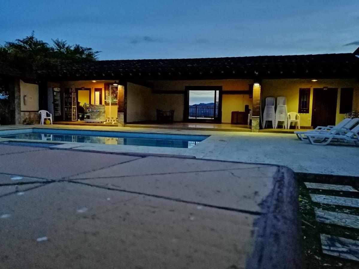 Hostal Hollywood Inn Rionegro Exterior photo