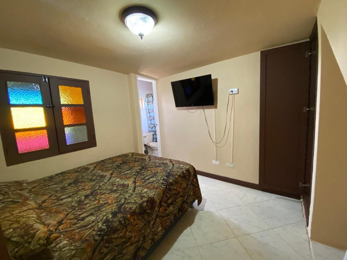 Hostal Hollywood Inn Rionegro Exterior photo